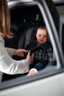 Ding Cruz Dark Grey 360° Isofix Autostoel 0-36kg DI-101920 -Kinderwagenserie Winkel di 101919 lifestyle 02a 1