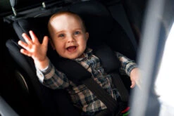 Ding Mace Red 360° I-Size Autostoel 0-36kg DI-111918 -Kinderwagenserie Winkel di 111917 lifestyle 03 2