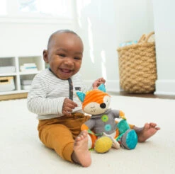 Infantino Go Gaga Playtime Pal Vos Buggyspeeltje BK-216311 -Kinderwagenserie Winkel infantino go gaga playtime pal vos buggyspeeltje bk 216311 meer sfeer