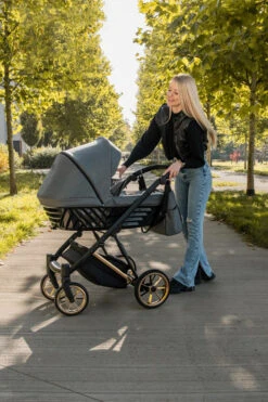 Kunert Ivento Premium Gold Deep Black 2-in-1 Kinderwagen IVE-12-GOLD -Kinderwagenserie Winkel kunert ivento premium gold caramel macchiato 2 in 1 kinderwagen ive 10 gold 5