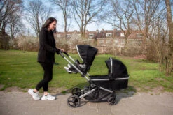 Ding Amigo Black/Rose Tandem Duowagen DI-191706 -Kinderwagenserie Winkel mamaloes di 191704 ding tandem stroller amigo lifestyle 06 1