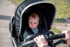 Ding Amigo Black/Rose Tweeling Kinderwagen Incl. 2 Autostoelen DI-191711 -Kinderwagenserie Winkel mamaloes di 191704 ding tandem stroller amigo lifestyle 07 2 2