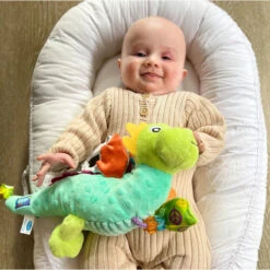 Playgro Sensory Friends Dusty Dragon Buggyspeeltje P0188473 -Kinderwagenserie Winkel playgro sensory friends dusty dragon buggyspeeltje p0188473 .9